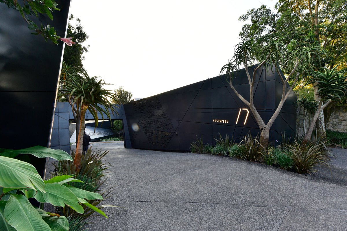 S Residence by Nico van der Meulen Architects

Sandhurst, Sandton, South Africa 🇿🇦