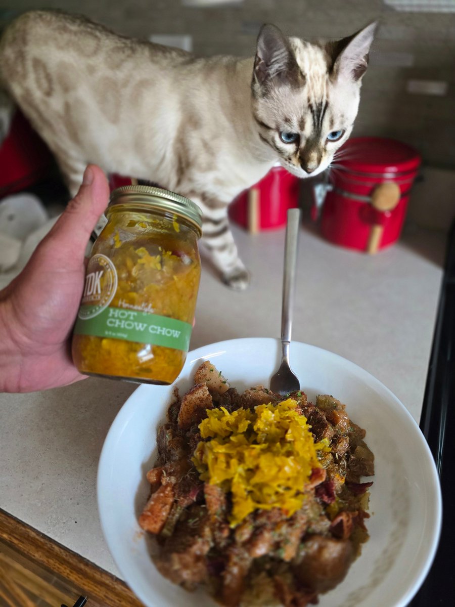 CryptikRiK's tweet image. Beef stew + Bacon + Cilantro Lime Rice + Hot Cow Chow + REAL BACON.
WAYYYYYY easier to pack on the pounds drinking alcohol and being a TOTAL piece of shit.
Kinda like healthy food costs a lot more than packed crap...
#cryptikfit NO DAYS OFF. (MEAL... 3?)
THEN OFF TO THE…