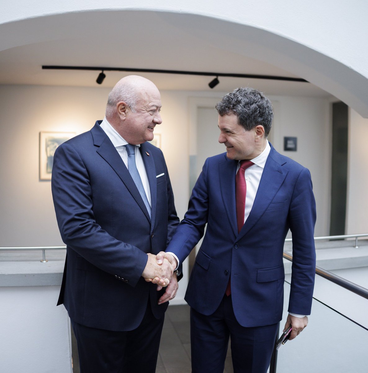 _CStocker's tweet image. Great to meet President @NicusorDanRO on the sidelines of the Salzburg Festival.
I appreciate the strong ties between Austria and Romania — not only culturally, but also economically and politically.
We discussed ways to enhance economic cooperation, the effects of the war in…