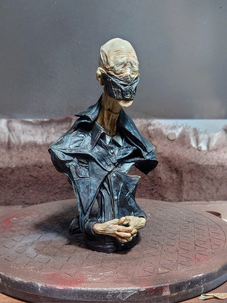 obsculpt's tweet image. ワンフェス2025夏販売物
ヤミンチュカスタム品
『夢疫-Dream Allergy-』
¥40000
マスクは脱着式で背面にマウントすることができます。
こちらも一点物になります。