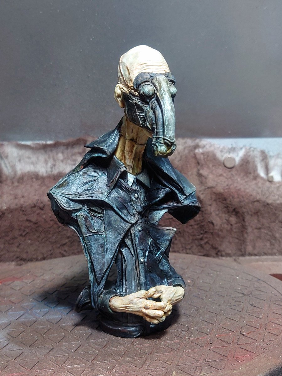 obsculpt's tweet image. ワンフェス2025夏販売物
ヤミンチュカスタム品
『夢疫-Dream Allergy-』
¥40000
マスクは脱着式で背面にマウントすることができます。
こちらも一点物になります。