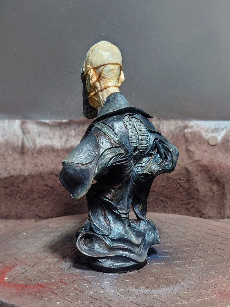 obsculpt's tweet image. ワンフェス2025夏販売物
ヤミンチュカスタム品
『夢疫-Dream Allergy-』
¥40000
マスクは脱着式で背面にマウントすることができます。
こちらも一点物になります。