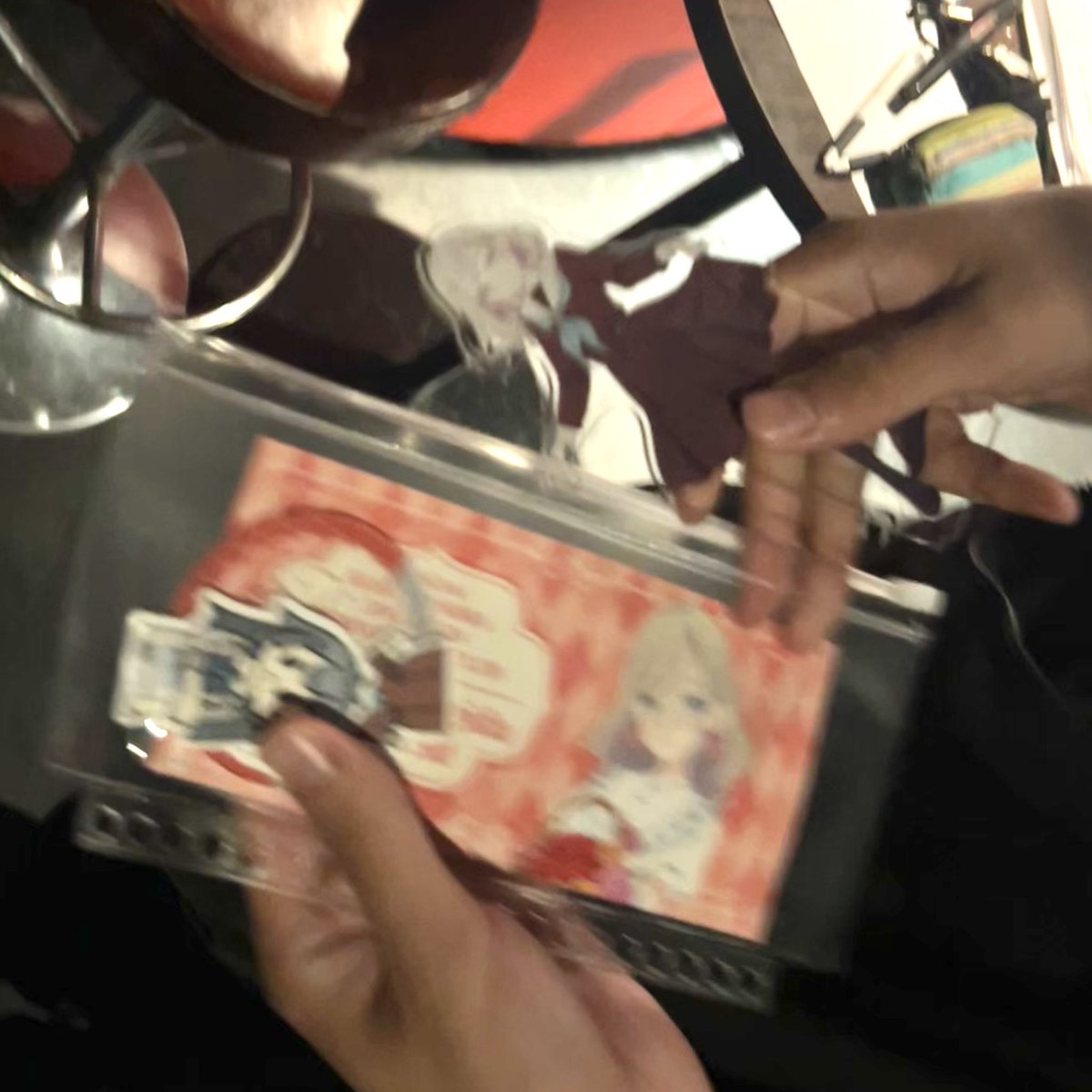 YUiFUNAMi__'s tweet image. 今日もそういうイベント？ #椅子投擲