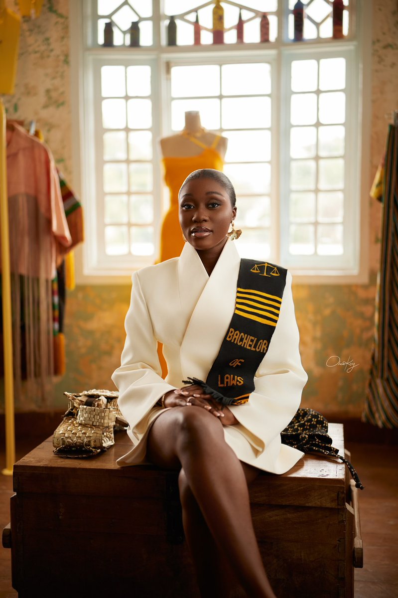 oheneba_caleb's tweet image. Takyiwaa for her pre-grad portrait session📸