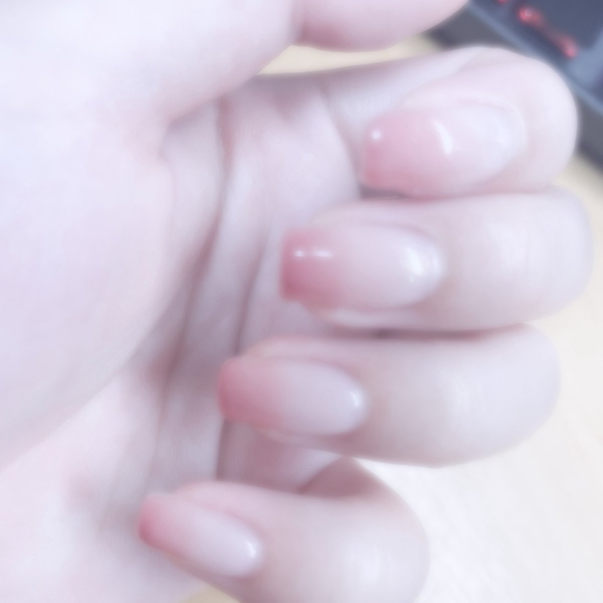 Taka_ve_'s tweet image. 片手だけネイルできたからねる
めちゃ時間かかった
