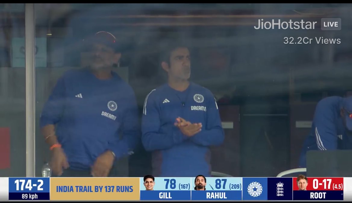 ImTanujSingh's tweet image. Gautam Gambhir, team India’s dressing room and crowds giving standing ovation for KL Rahul & Shubman Gill. ❤️