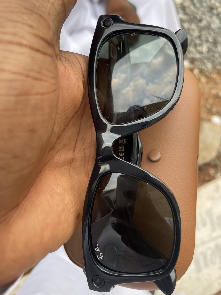 SelasiTechs's tweet image. Ray ban Meta glasses. 
The experience was surreal 😘.