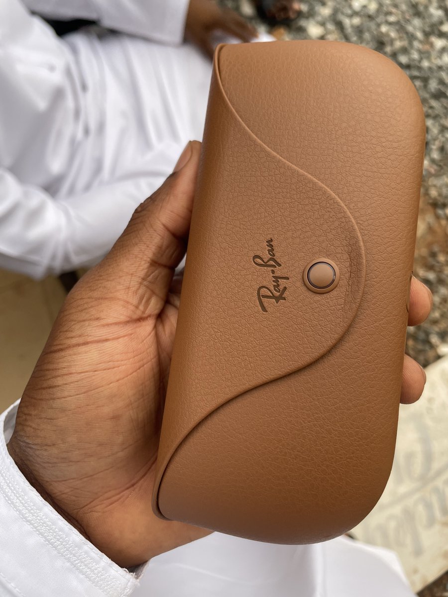 SelasiTechs's tweet image. Ray ban Meta glasses. 
The experience was surreal 😘.