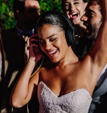 pharraelrrr's tweet image. na semana de aniversário já me deram um numan1ce open bar e par de ingressos pra r;chel reis. quero fazer aniversário todo mês!!!!