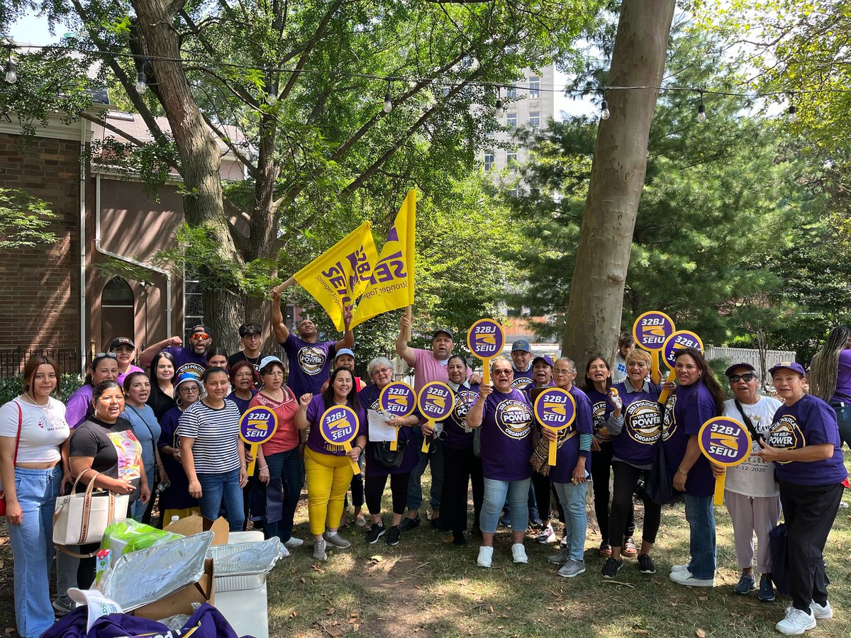 32BJSEIU's tweet image. Across New Jersey, @32BJNewJersey members are marching today to protect what matters most, our families!
From Newark to the shore, we know:
💜 Strong families need strong unions.
❌ Not billionaires. Not broken systems.
We show up. We fight back. #FamiliesFirst