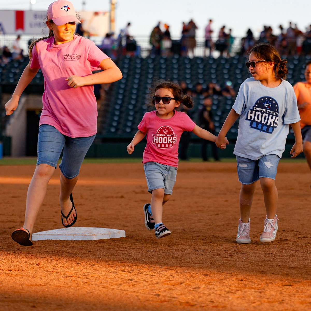 cchooks's tweet image. Sunday Funday is HERE!
- Kids Hooks Arm Sleeve
- For the first 1,000 kids, presented by Orthopaedic Center of Corpus Christi
- Pete the Cat Appearance
- Dollar Day - $1 Hotdogs, soda, candy, and Rudy’s Prize Wheel spins
- H-E-B Kids Day
- Orthopaedic Center of…