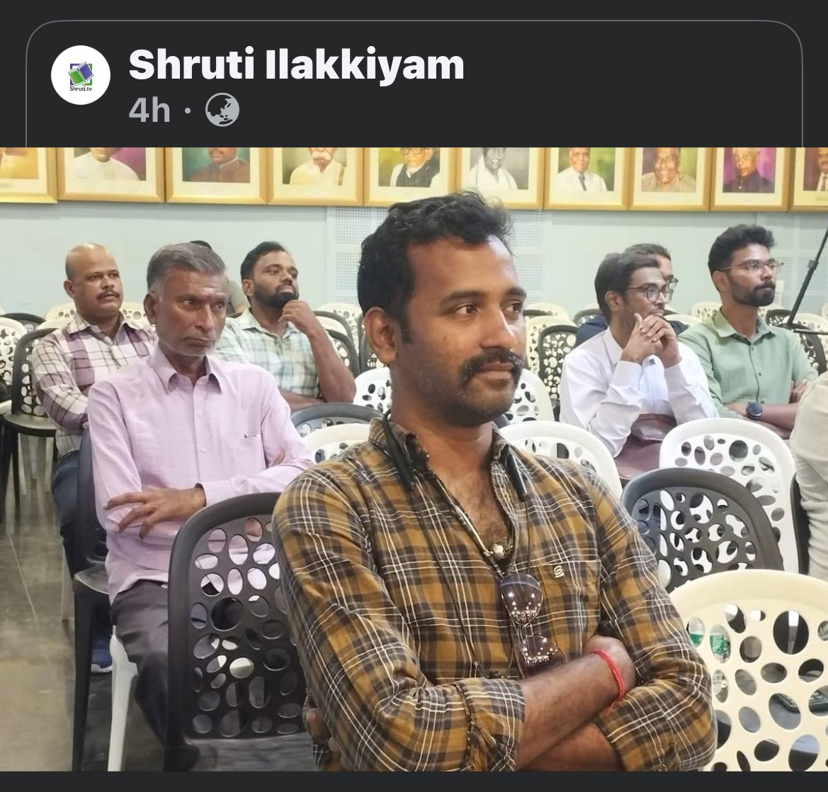 சேது பாலா (@sethubala16) on Twitter photo எழுத்தாளர் <a href="/narsimp/">நர்சிம்</a> படைப்பில் வெளிவந்த #சொம்புநீர்ப்பூ சிறுகதைத் தொகுப்பு நூல் அறிமுக விழாவில்
<a href="/shrutitv/">Shruti TV</a> விழிவழி
சமத்துப் பிள்ளையாகக் கையைக் கட்டிக்கொண்டு சேது பாலா 😉
(பின்னாடி அத விடச் சமத்தா இன்னொரு பிள்ளைன்னு ஒருத்தன் (<a href="/naan_manoharan/">மனோகரன் தமிழன்👨💻</a>) வருவான் இதப் பாத்ததும்) 😁 எழுத்தாளர் <a href="/narsimp/">நர்சிம்</a> படைப்பில் வெளிவந்த #சொம்புநீர்ப்பூ சிறுகதைத் தொகுப்பு நூல் அறிமுக விழாவில்
<a href="/shrutitv/">Shruti TV</a> விழிவழி
சமத்துப் பிள்ளையாகக் கையைக் கட்டிக்கொண்டு சேது பாலா 😉
(பின்னாடி அத விடச் சமத்தா இன்னொரு பிள்ளைன்னு ஒருத்தன் (<a href="/naan_manoharan/">மனோகரன் தமிழன்👨💻</a>) வருவான் இதப் பாத்ததும்) 😁