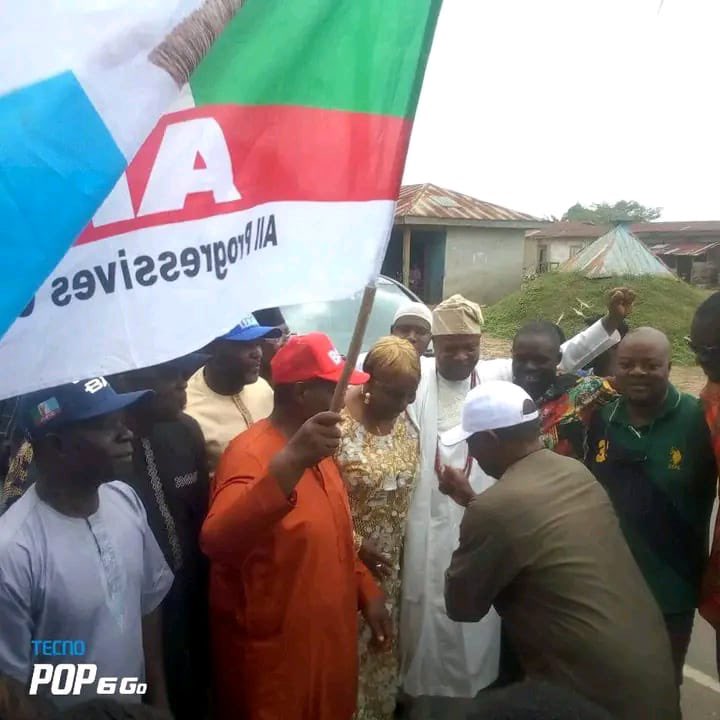 ekititrends's tweet image. Senator Abiodun Olujimi decamps from PDP to APC at the ward level today.

Former Member of the Nigerian Senate, Abiodun Olujimi [9 June 2015 – 11 June 2023] officially decamped from PDP to APC.