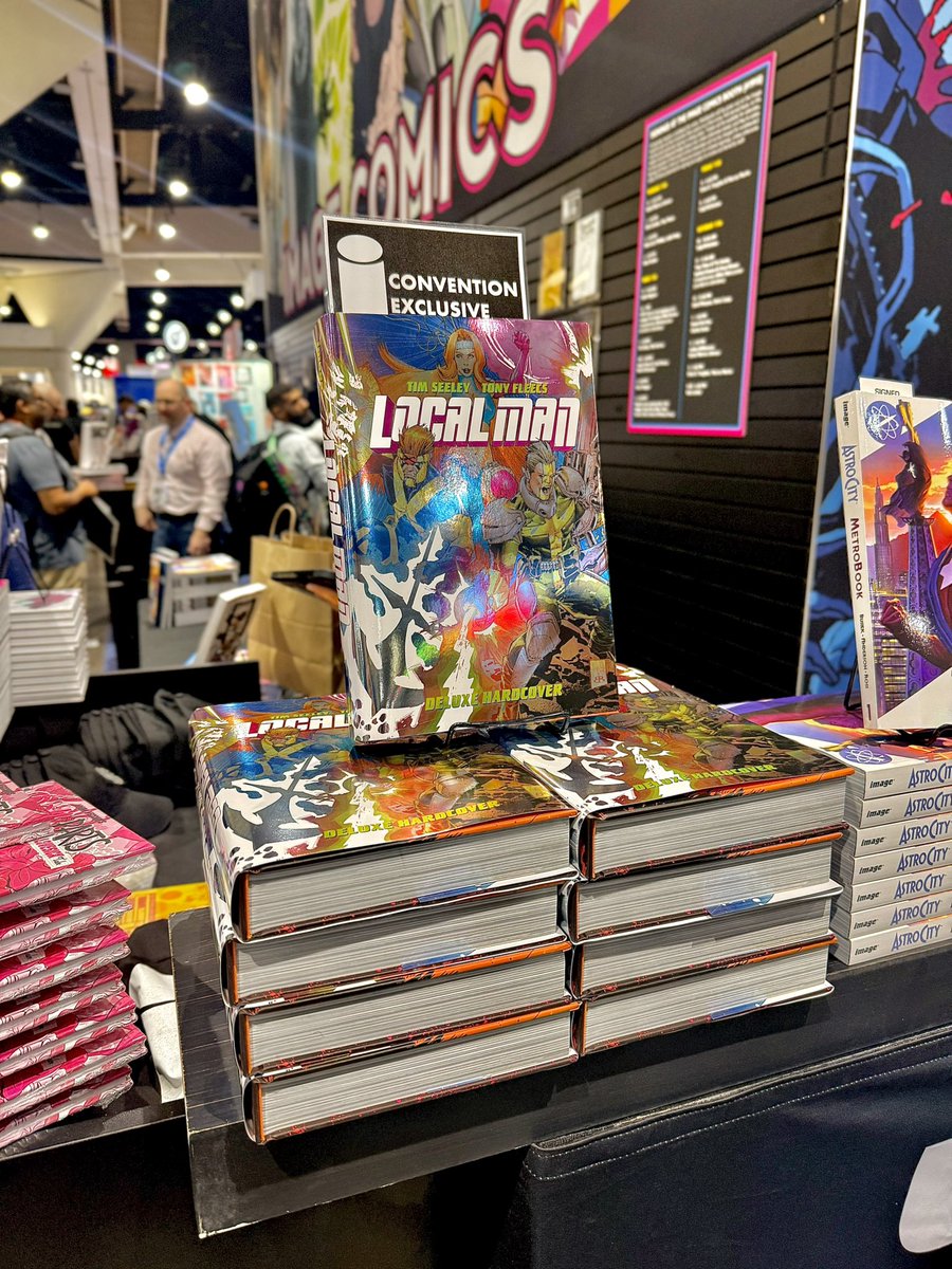 TonyFleecs's tweet image. Me and @HackinTimSeeley signing at @ImageComics at 11am today! Come get your EXCLUSIVE LOCAL MAN HC signed!
Booth 1915!