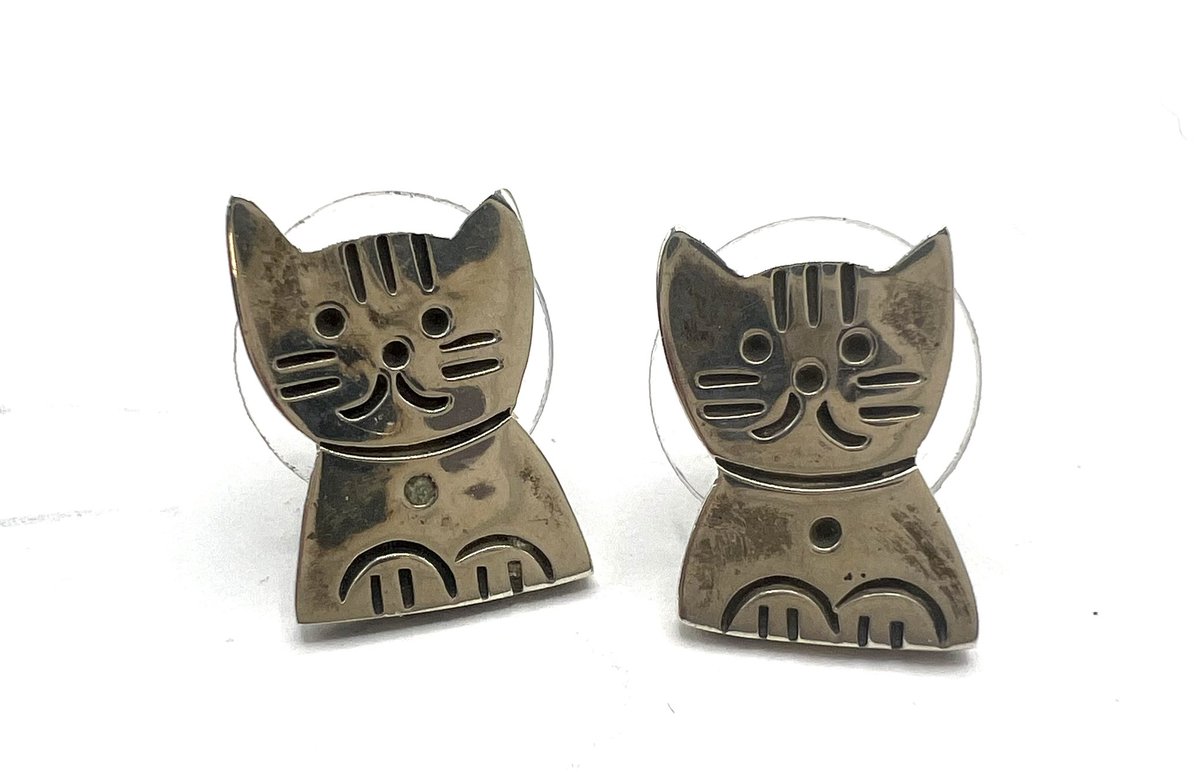 vintagobsession's tweet image. Vintage Sterling Cat Earrings Kitty Pierced Studs by VintagObsessions etsy.me/415N15b via @Etsy