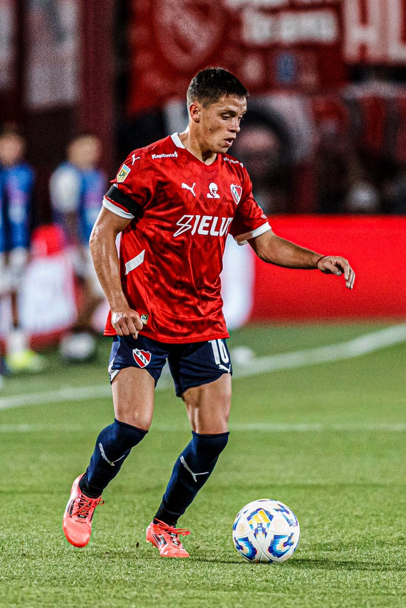 CLMerlo's tweet image. 🚨Independiente acordó de palabra la venta de Santiago Hidalgo al Toulouse, tal como informó @nelsonlafit.
*️⃣El traspaso se cerró en u$s 3M por el 70% del pase y un contrato por 4 años para el futbolista. #TratoHecho