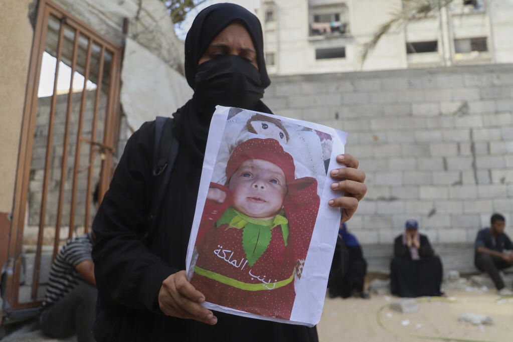 temoris's tweet image. Hace unos minutos, AP envió este reporte:
LA ÚLTIMA NIÑA QUE MURIÓ DE HAMBRE EN GAZA PESABA MENOS QUE CUANDO NACIÓ
SAMY MAGDY Y MARIAM DAGGA. FOTO DE MARIAM DAGGA
Una madre le dio un último beso a lo que quedaba de su hija de 5 meses y lloró. La bebé de Esraa Abu Halib pesaba…