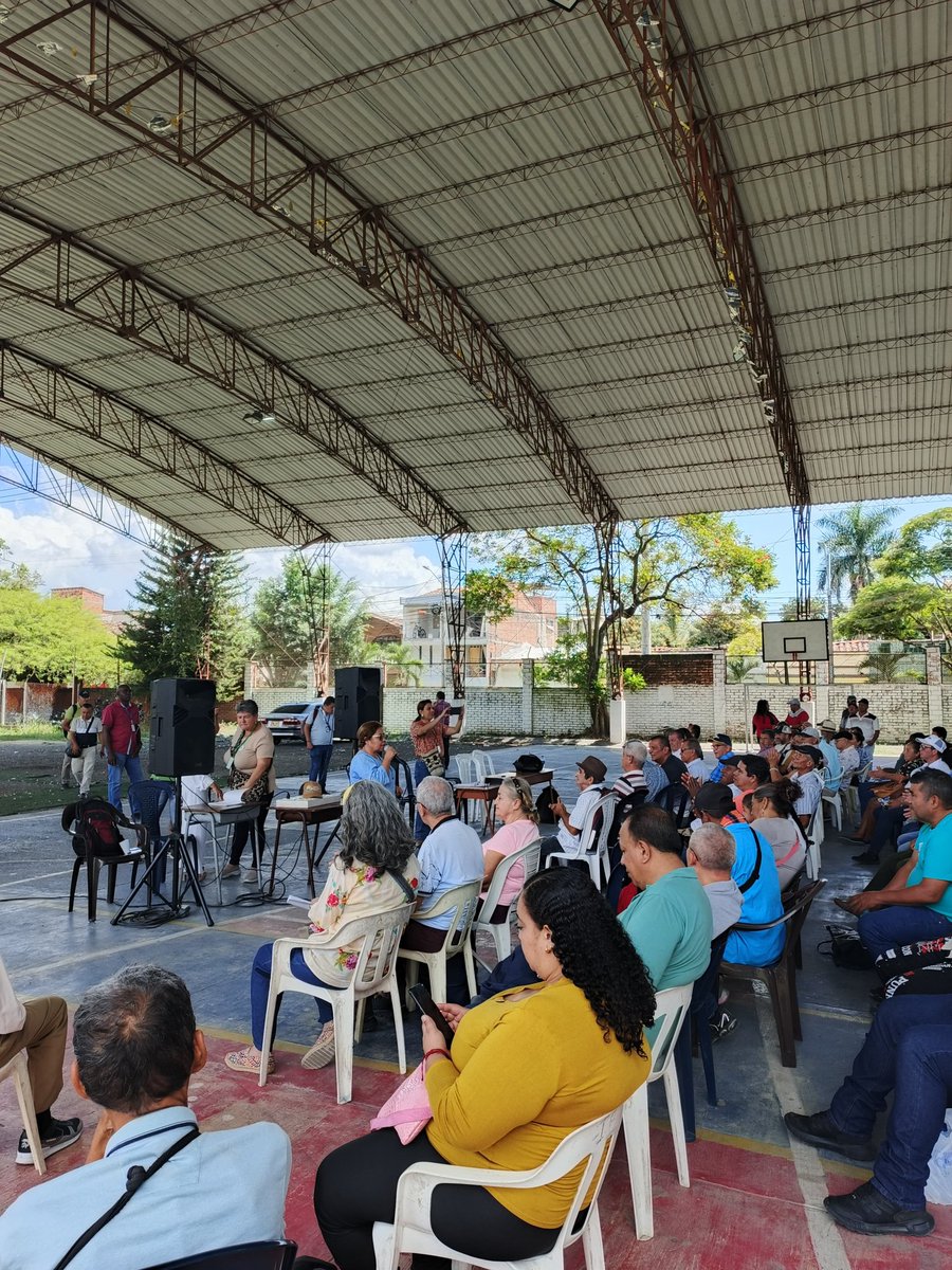 Agenda Nacional Campesina (@agendanacionalc) on Twitter photo #ConsultaCampesinaYa continuamos socializando la consulta Campesina, hoy en el Norte del Valle del Cauca. Aceptación total.
<a href="/petrogustavo/">Gustavo Petro</a>
<a href="/MinAgricultura/">Min. de Agricultura</a>
<a href="/MinInterior/">MinInterior Colombia</a>
<a href="/harmanfelipe/">Harman Felipe</a>
<a href="/MCarvajalinoV/">Martha Carvajalino</a>
<a href="/GeidyOrtegaT/">GeidyOrtegaT</a> #ConsultaCampesinaYa continuamos socializando la consulta Campesina, hoy en el Norte del Valle del Cauca. Aceptación total.
<a href="/petrogustavo/">Gustavo Petro</a>
<a href="/MinAgricultura/">Min. de Agricultura</a>
<a href="/MinInterior/">MinInterior Colombia</a>
<a href="/harmanfelipe/">Harman Felipe</a>
<a href="/MCarvajalinoV/">Martha Carvajalino</a>
<a href="/GeidyOrtegaT/">GeidyOrtegaT</a>