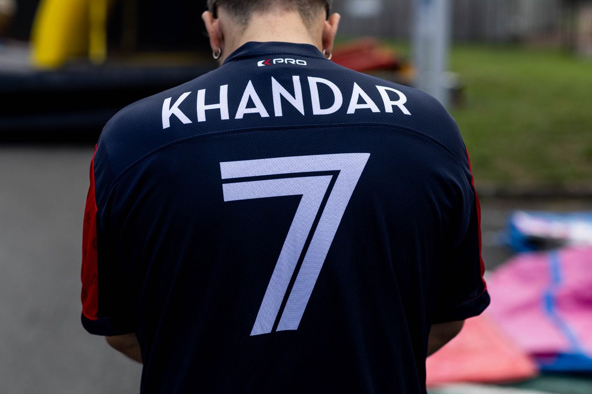 🎽 NOUVEAU MAILLOT DOMICILE 2025
Manches rouges. Tunique bleue. Torse blanc.
L’élégance parisienne version football 🇫🇷
🔥 Édition ULTRA LIMITÉE – dispo jusqu’à épuisement !
📦 Livraison rapide
👇 Commandez ici :
 shop.parismusketeers.com/en/products/ma…