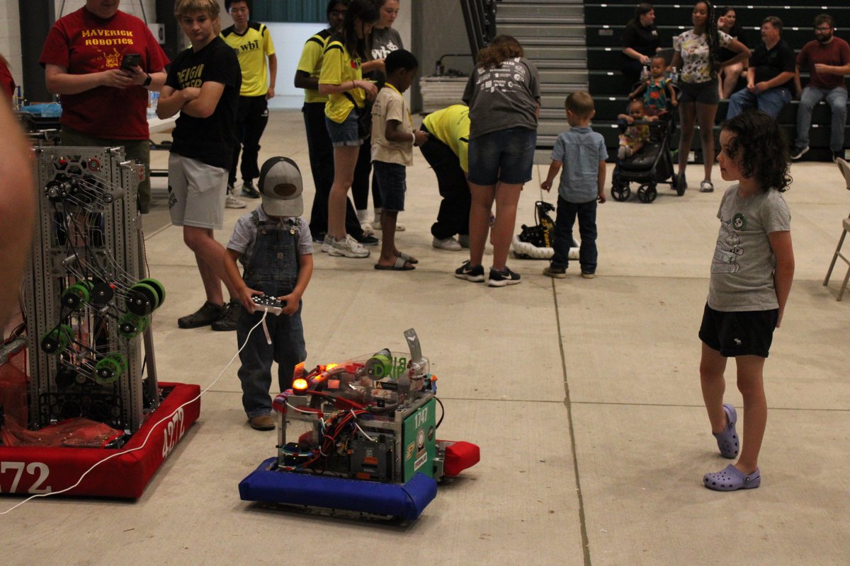 1747robotics's tweet image. Last Thursday, Team 1747 was at the Tippecanoe County Fair for Day at the Fair, and we let kids interact with our PR robots. Later in the day, we gave a brief presentation and demonstration of our 2025 competition robot, alongside @Team4272 and @frc461 with their robots. 🐼💚