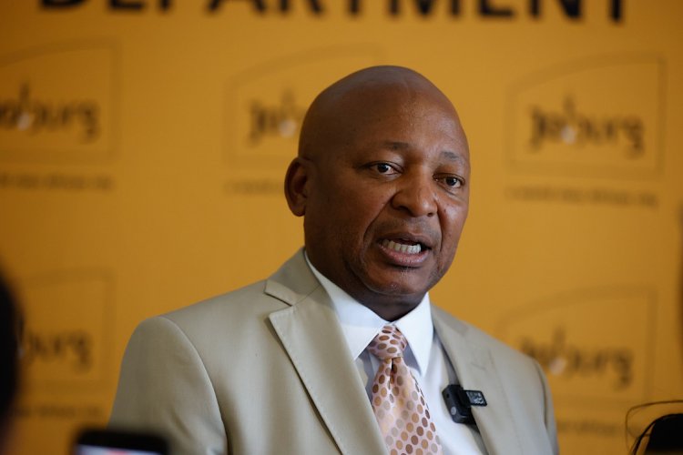Patricia_Bantom's tweet image. Kenny Kunene is teaching corrupt politicians that when they get caught, it is not difficult to resign