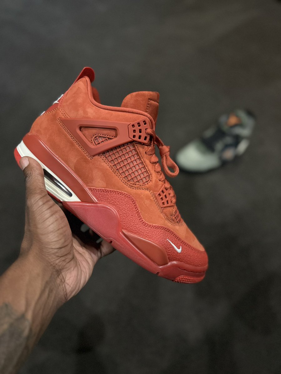 JitTheBeast's tweet image. real nigga shit, stop comparing and complaining and just enjoy the shoes bruh.