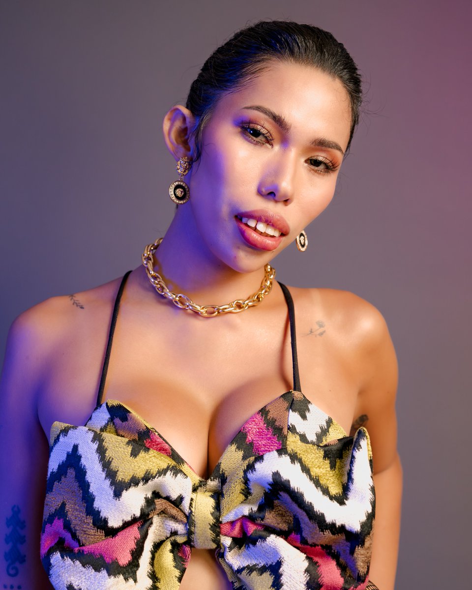 SaceNatividad's tweet image. #LOV3LABAN Official Artist Portrait for @tfpridePH — @pipaykipayy
Photography by @sacenatividad
Assisted by Elisha Alcaide and Kevin Sembrano
With the support of Aputure Philippines
#PuksaanSaDiliman #PridePH
