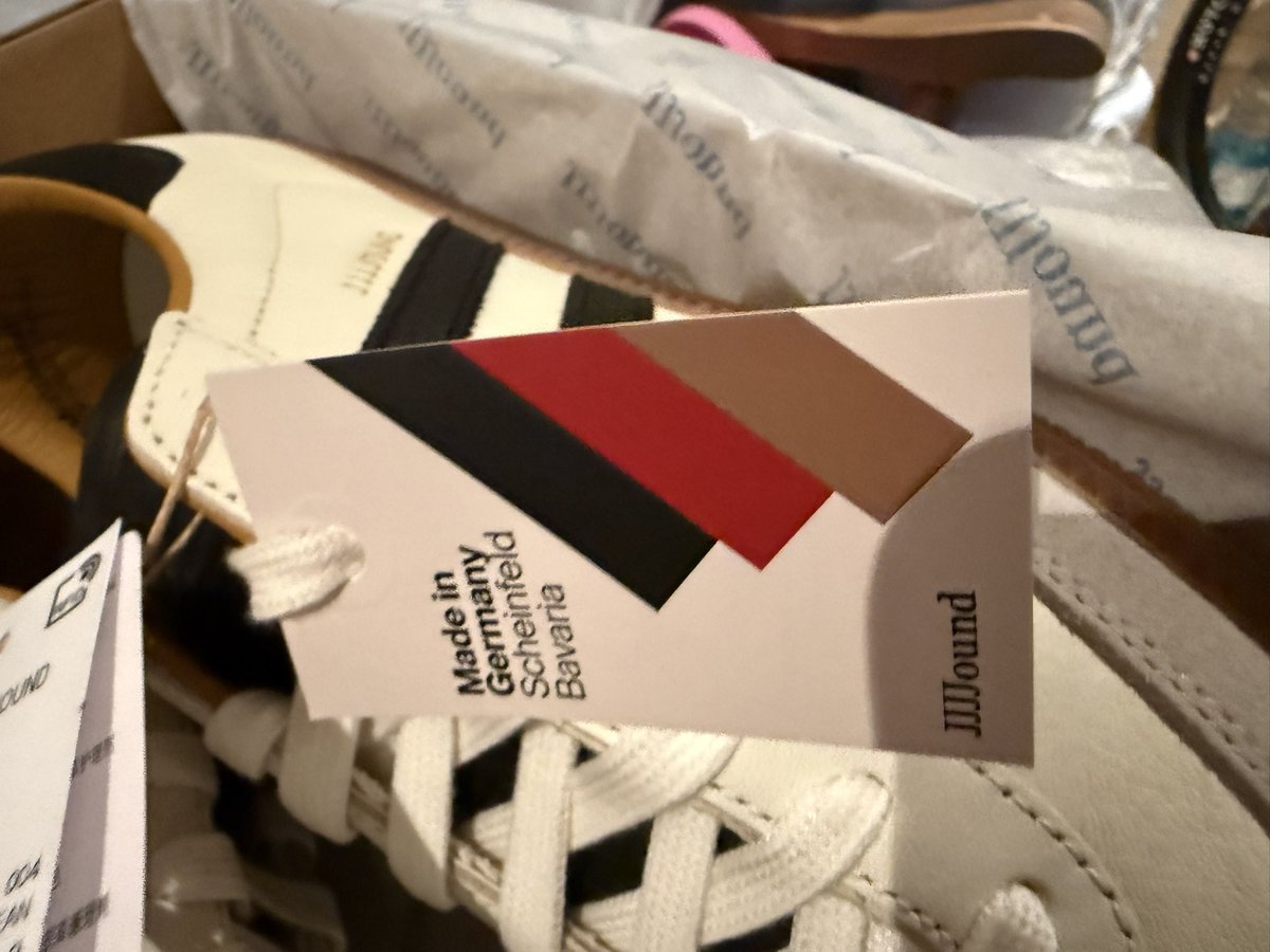 Millicodnor's tweet image. Size 9 bnibwt Samba MIG. DM me on these please 👍🏻