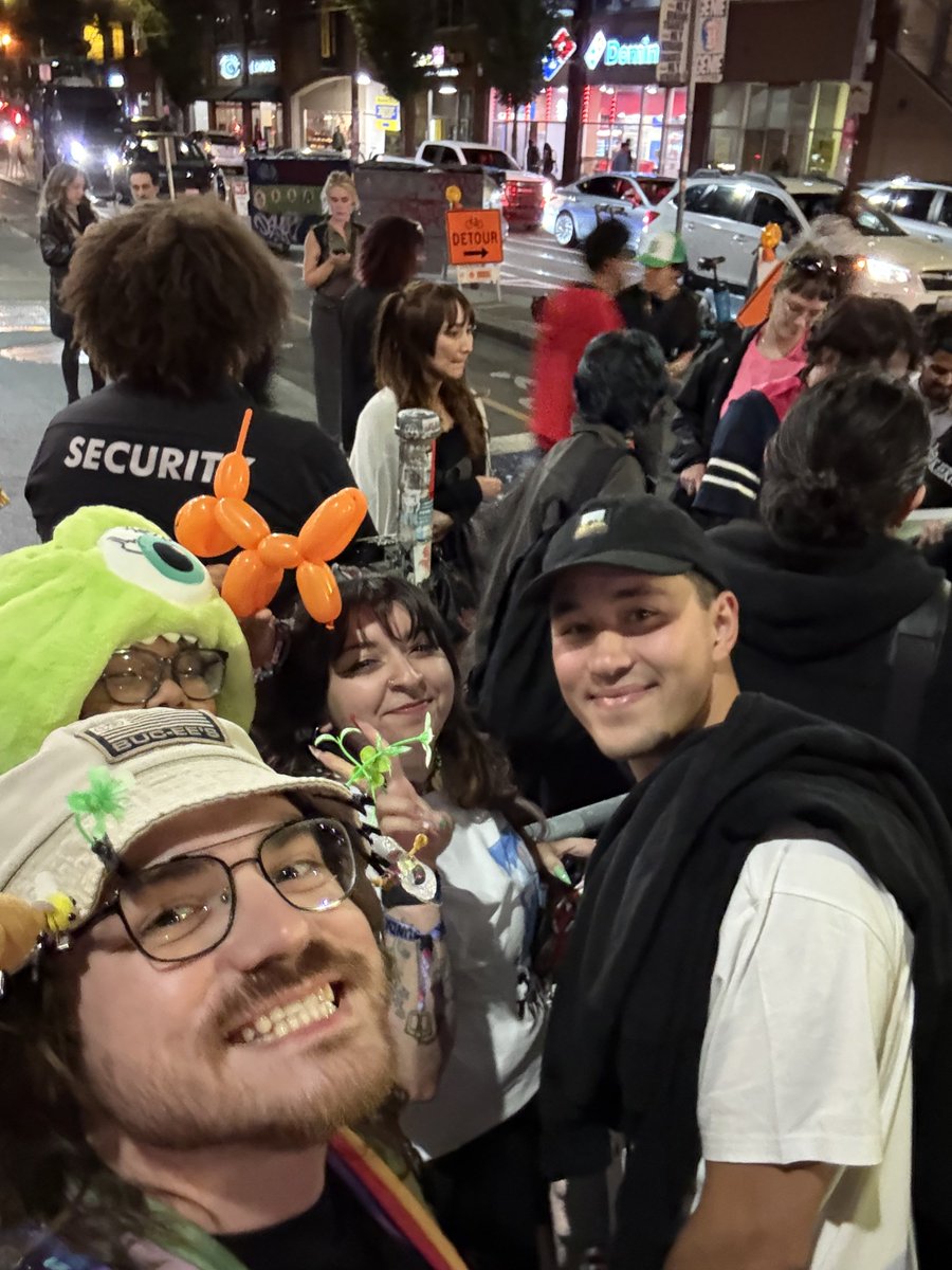 DrCrinks's tweet image. I love my friends and porter robinson