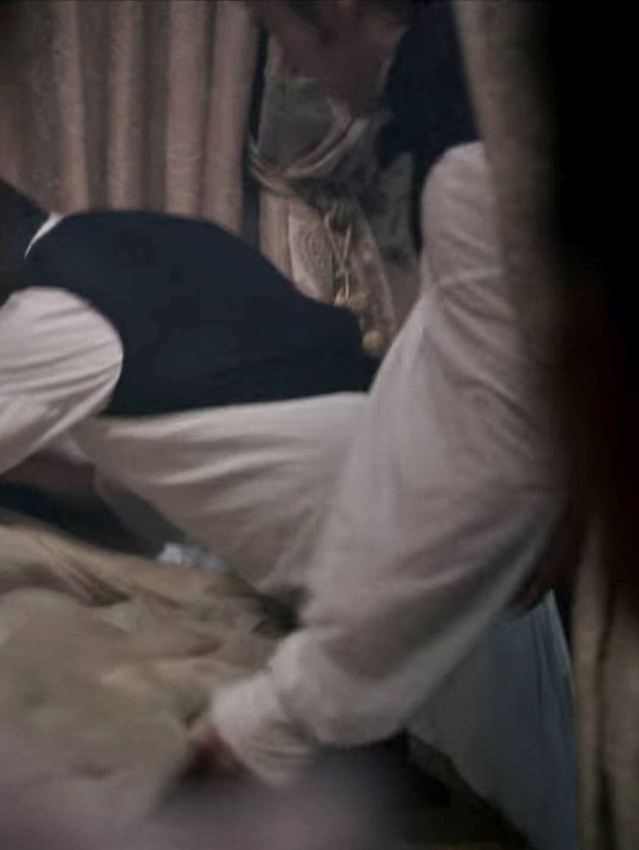 iris_bee_'s tweet image. happy anniversary to “MORE BLANKETS! SHE’S STILL SHIVERING!” 💔