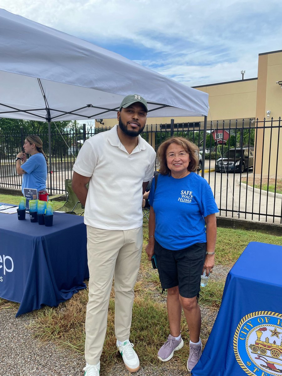 YesPernellD's tweet image. Let’s make sure every child starts the school year strong. We’re giving out free school supplies because when we invest in our kids, we invest in Houston’s future. #BackToSchoolHouston #ReadyToLearn #houston