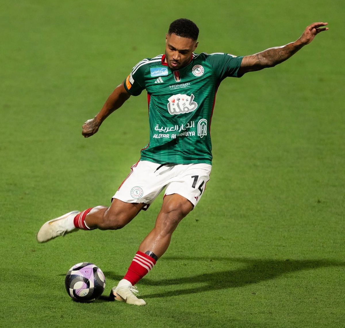 transf_24h's tweet image. Fluminense envia proposta pela contratação do atacante Vitinho, que está sem clube após passagem pelo futebol árabe.
📰| @nevesmarcello