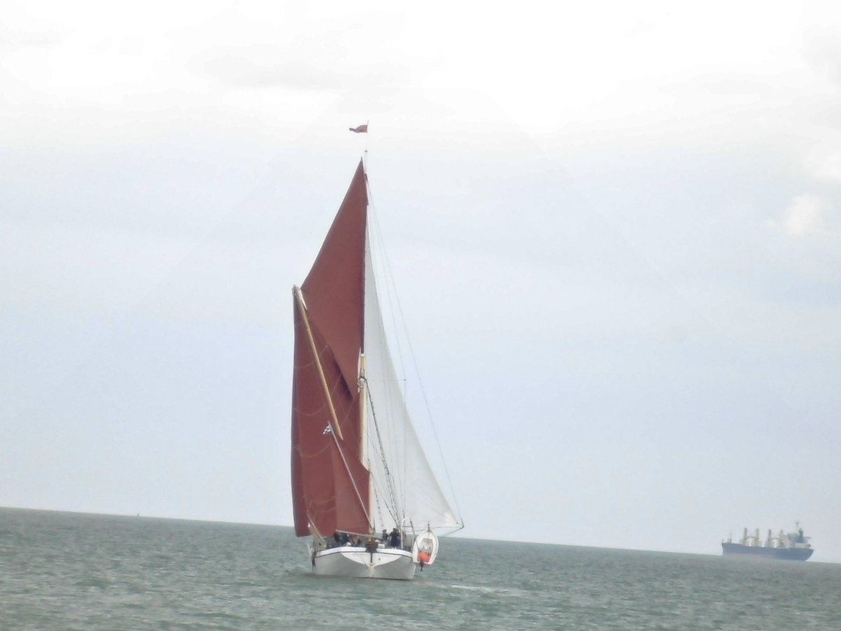 Ruth Barnes (@hentastic1) on Twitter photo After a brief shower the wind picked up a bit for the Southend barge race <a href="/thamesbarge/">bargetrust.org</a> After a brief shower the wind picked up a bit for the Southend barge race <a href="/thamesbarge/">bargetrust.org</a>