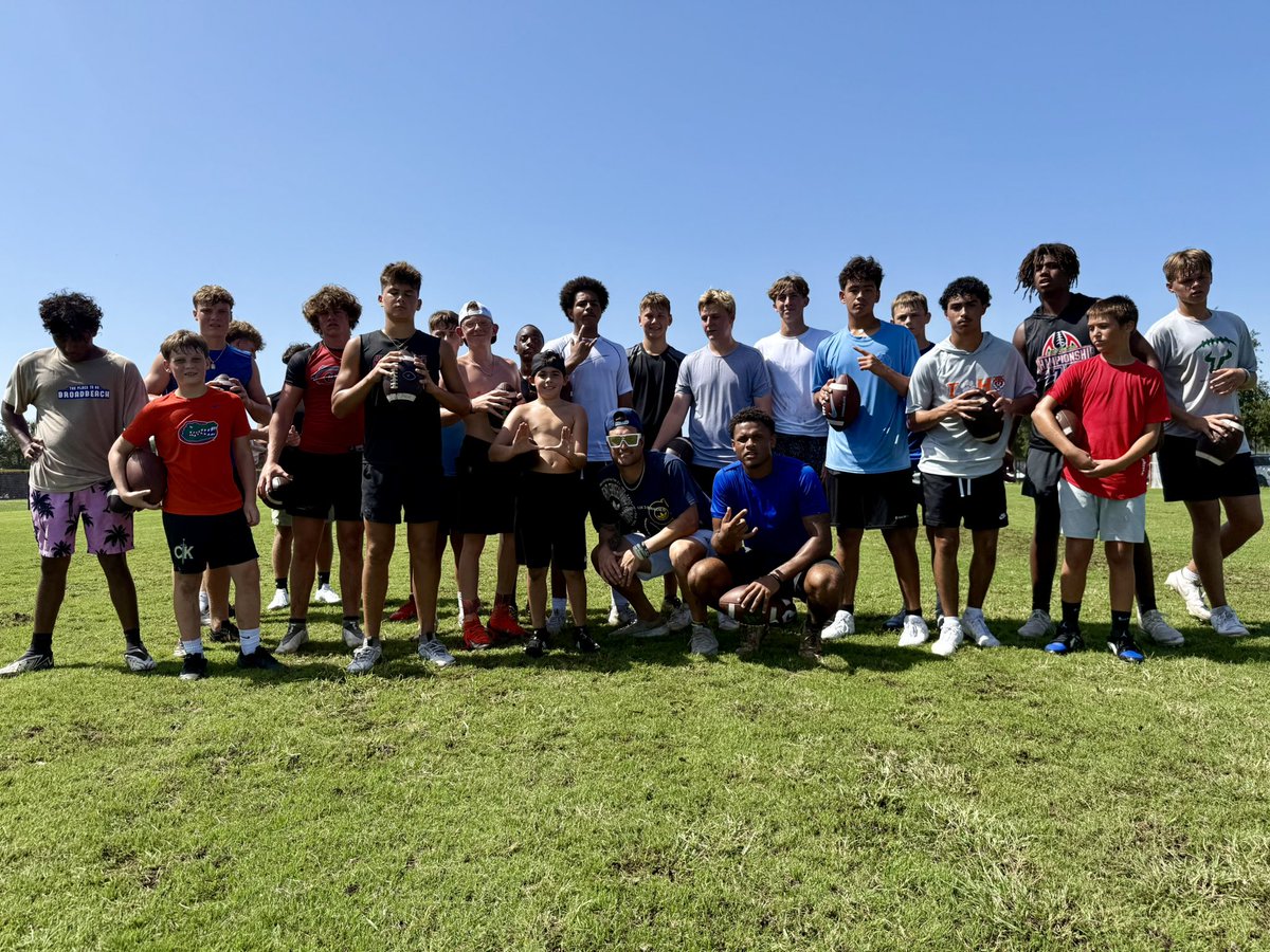 baylintrujillo's tweet image. Last QB Training before the 2025 High School Football Season starts Monday‼️BIG SZN ahead for all these guys.. Apply it & Earn it
#BTruQBTraining 🔘 @QBHitList