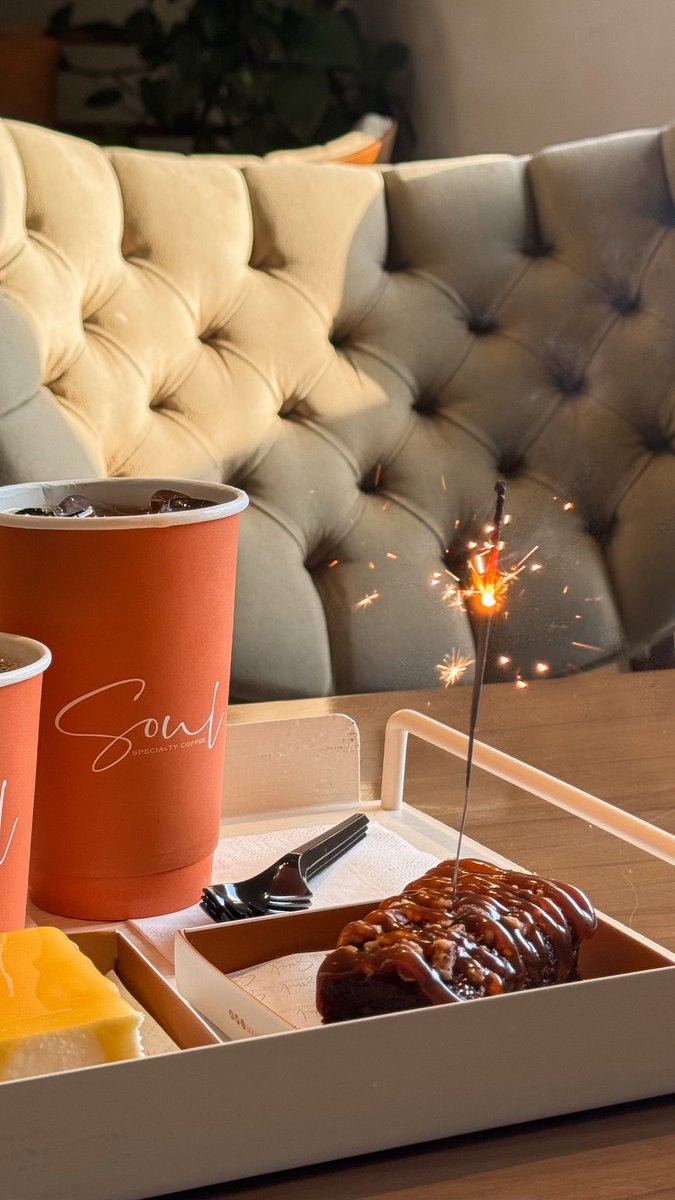 يُزهر الإِنسـان
مع من يطمئن بِجواره
❤️‍🩹