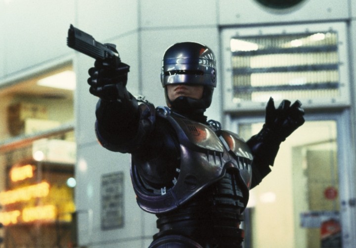 springyjunkie's tweet image. What are the main differences between RoboCop and Decepticon Barricade?