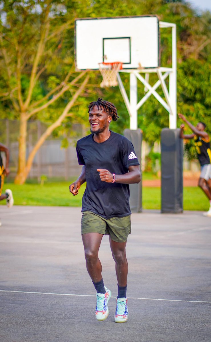 🚨Beautiful sunset for dope hoops🏀 and sweats!!
#basketball #sweats #hoops