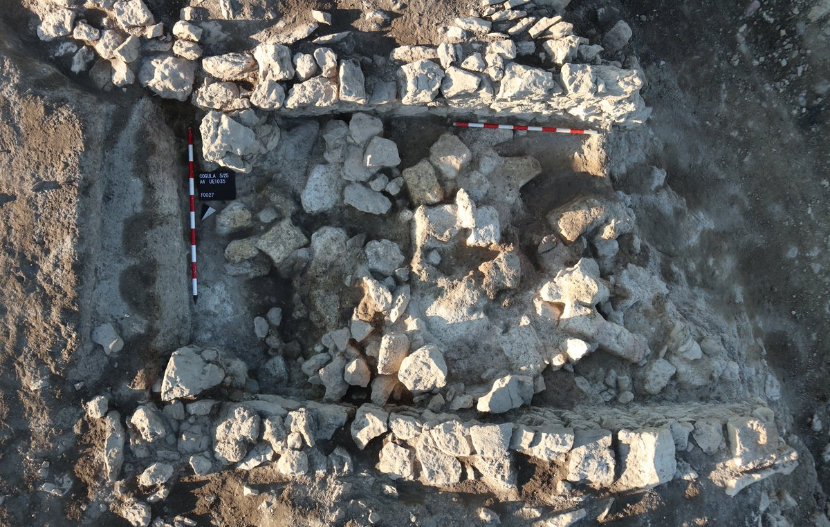 Demà tanquem la 5a campanya d’excavacions a la Cogula (Ulldecona) (800-550 aC). Quin gust excavar amb l'equipàs d'enguany! 

Ha estat una campanya ben profitosa, i tot gràcies al suport de l’Ajuntament d’Ulldecona. 

L’any que ve, més i millor. Tremola, Cogula, que tornarem! 💪⛏️