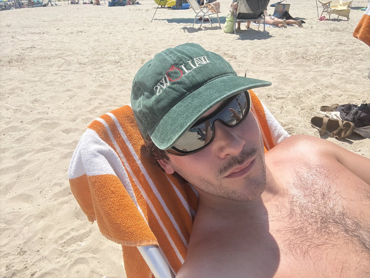 emmarobcerts's tweet image. got stung by a jellyfish everybody say i’m sorry
