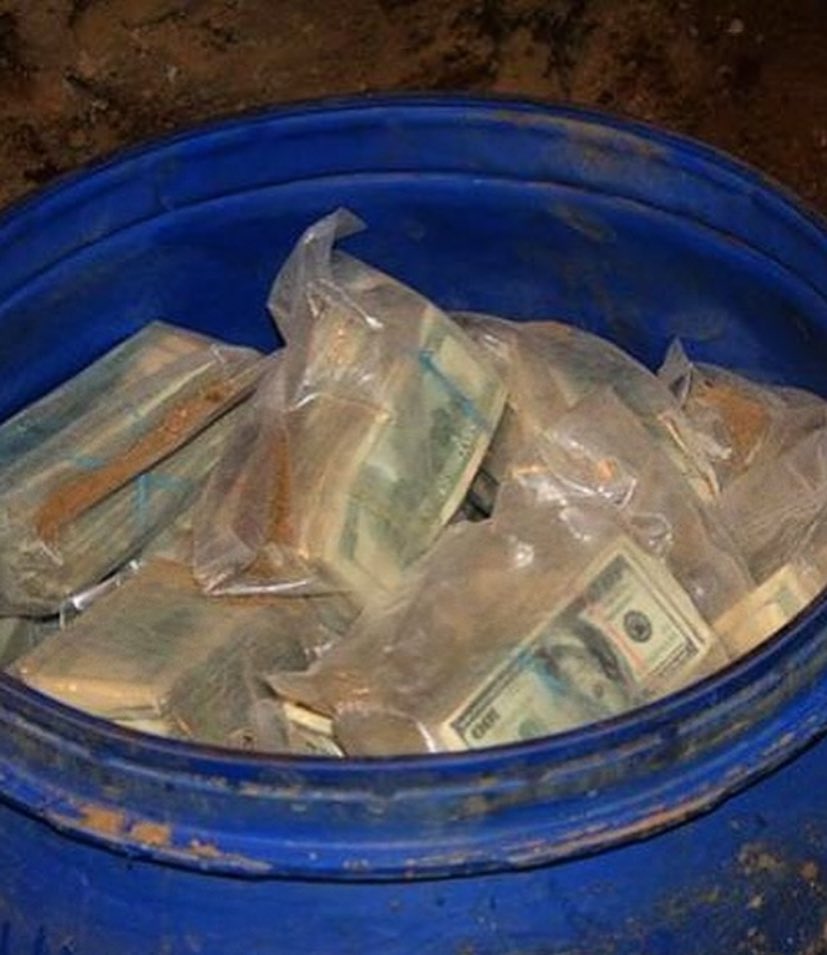 Tinubu_2ndBorn's tweet image. Colombian farmer finds $600 million buried on his land and hands it over to the police.
