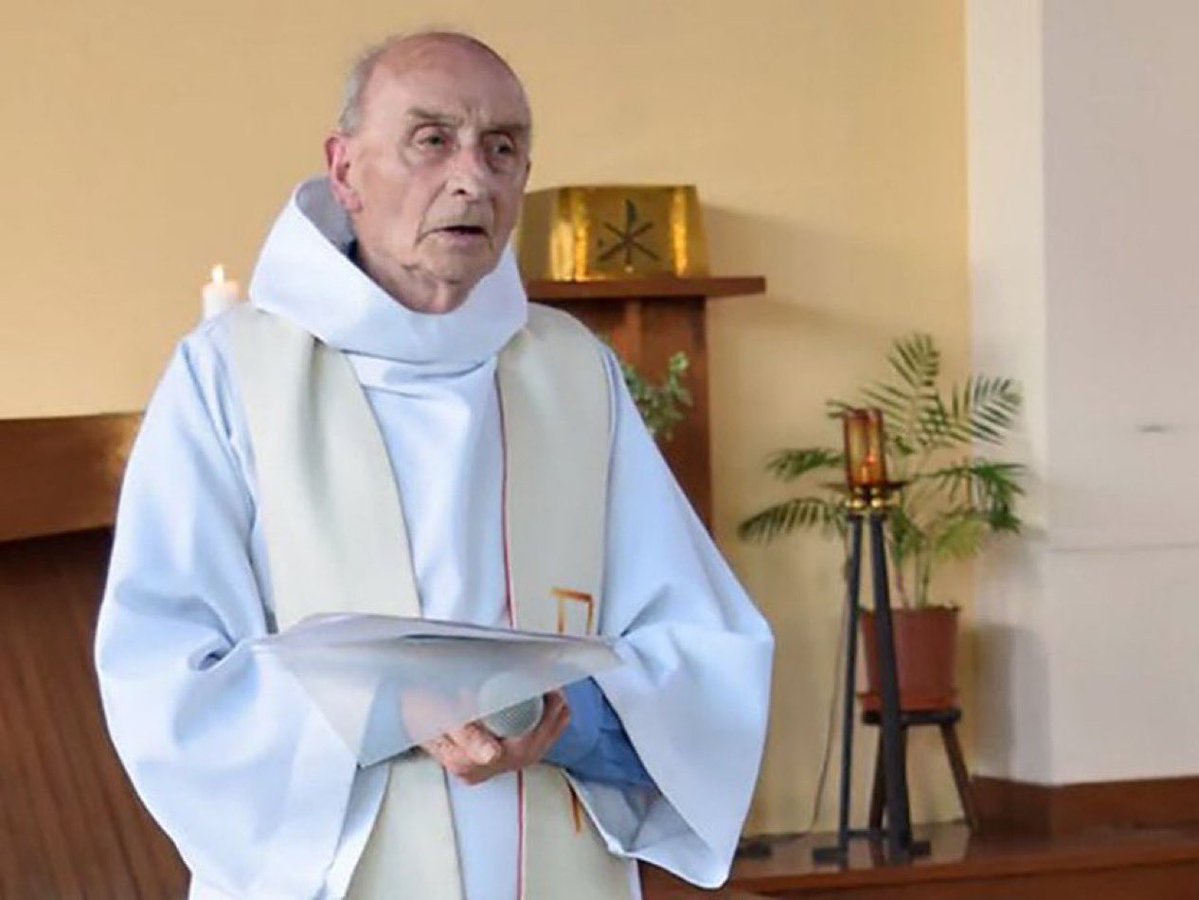 kattolikamente's tweet image. Nove anni fa oggi, padre Jacques Hamel è stato martirizzato dai terroristi islamici, mentre celebrava la messa a Saint-Étienne-du-Rouvray, nel nord della Francia.
Ora pro nobis