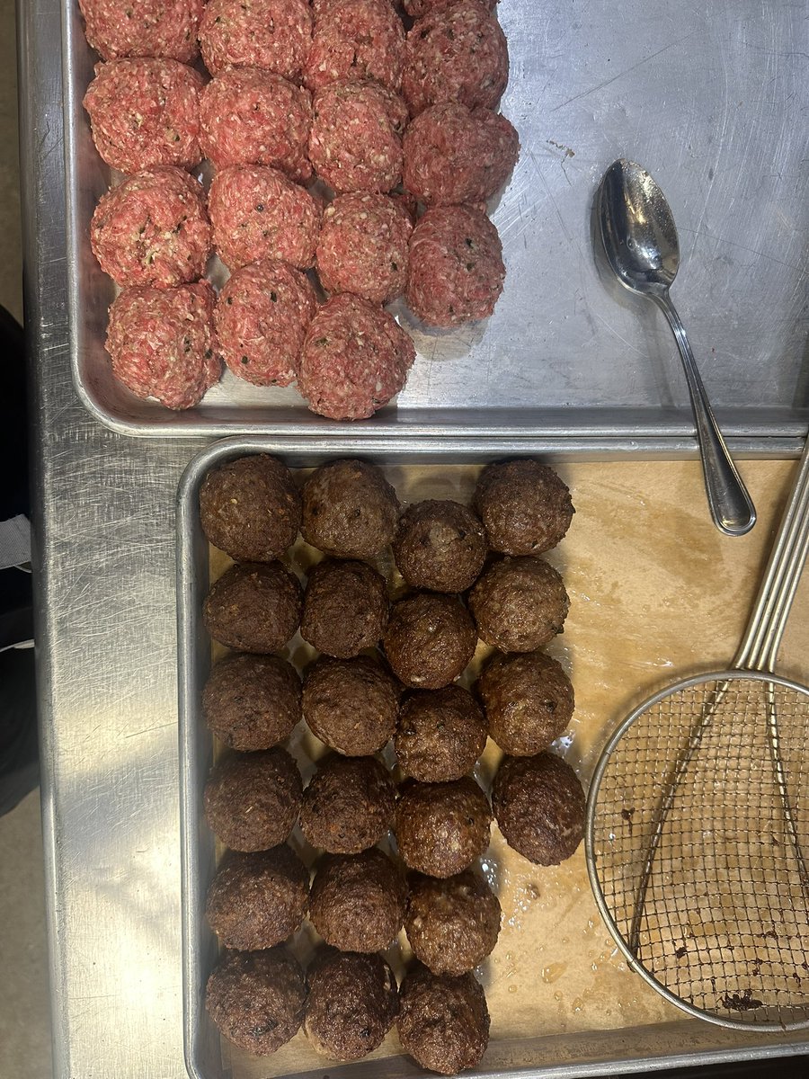 GM3LOUIS's tweet image. If you want perfect, beautiful balls they have to swim in hot fat. There is no existing substitute.