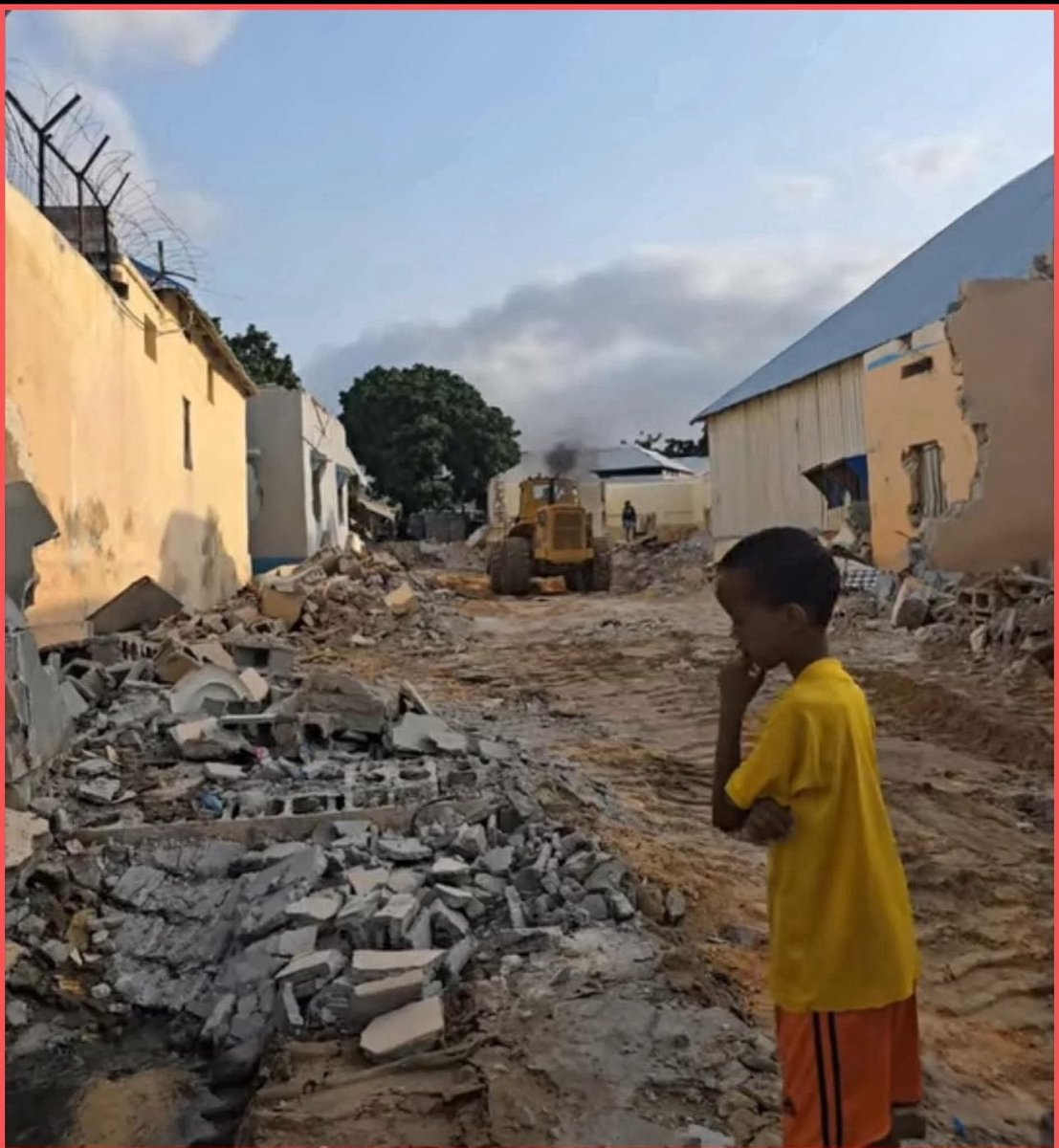 HhassanHaji's tweet image. What kind of government evicts hundreds of thousands of vulnerable citizens with no resettlement plan? Leadership without compassion is tyranny in disguise.
#Somalia #LeadershipCrisis
