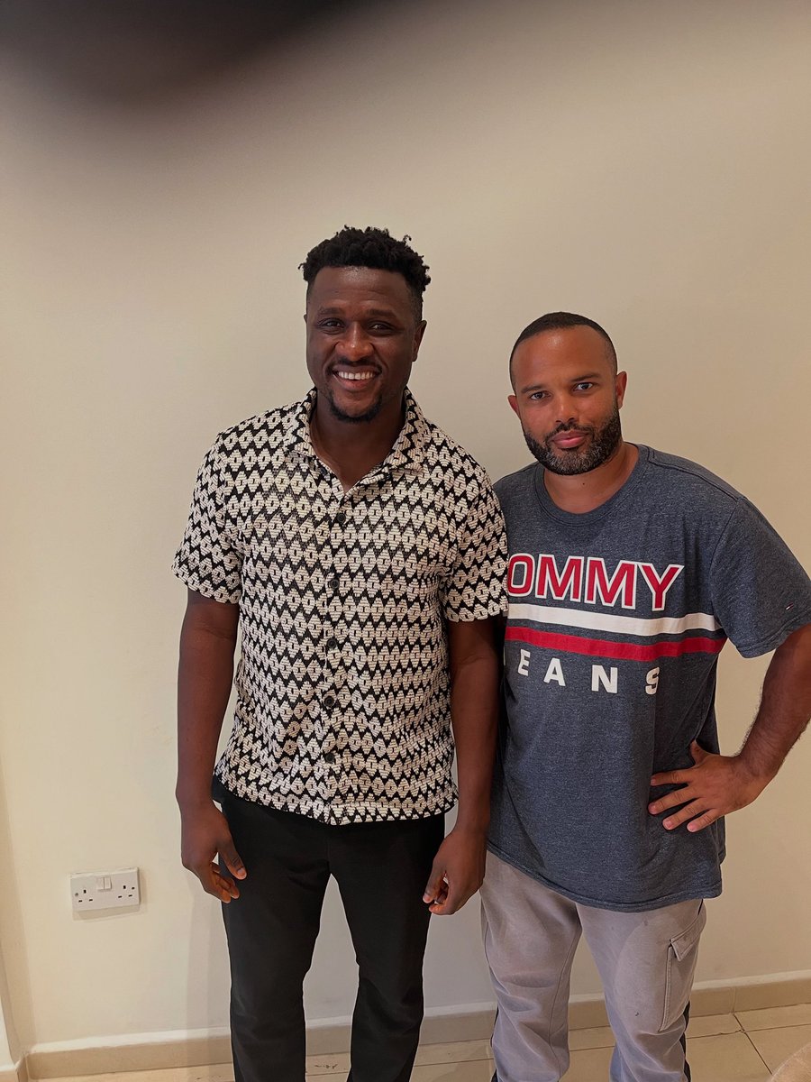 Just met the legend himself, Rodney Strasser 🇸🇱⚽️
From AC Milan to inspiring the next generation.
Grateful for the wisdom and good vibes