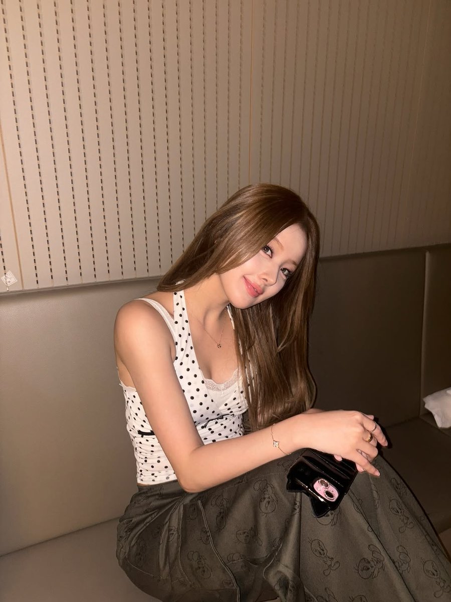 woonataa's tweet image. одночасно виклали пости ну мої