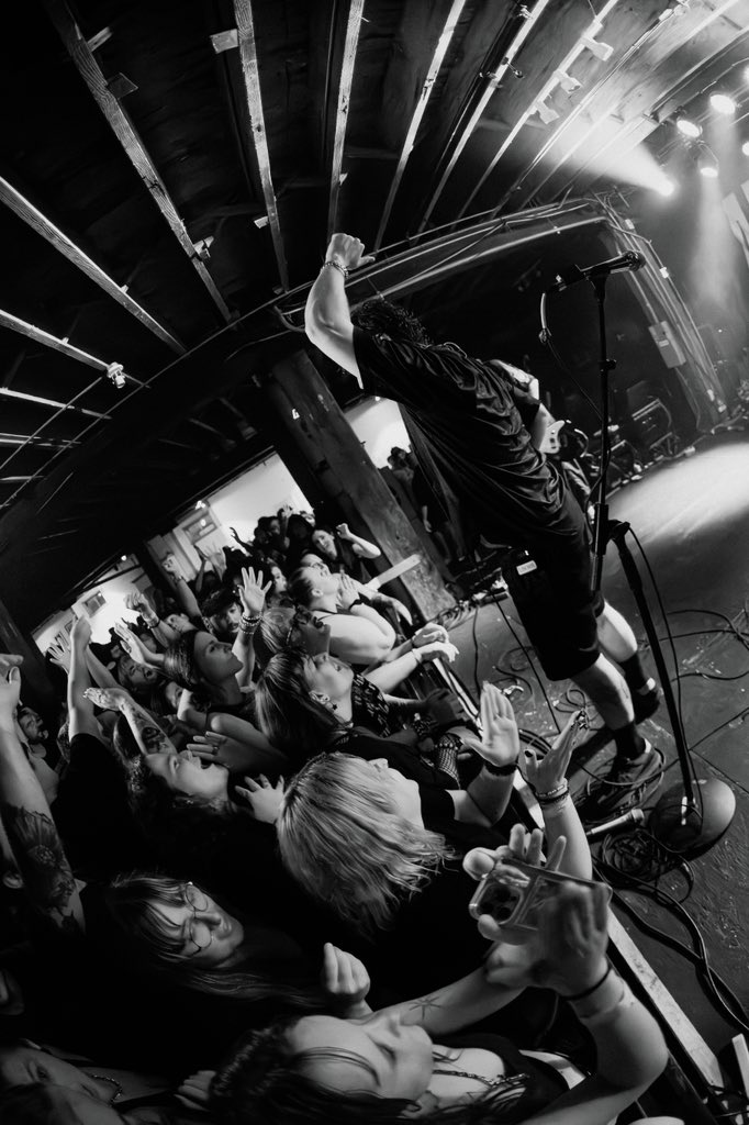 AlphaWolfCVLT's tweet image. Richmond, VA - thank you for the intimate vibes! We needed that more than you know 🖤
2 more shows left of Summer Of Loud
Today - Bristow, VA @ Jiffy Lube Live
Tomorrow - Charlotte, NC @ PNC Music Pavilion
P: @uglivia