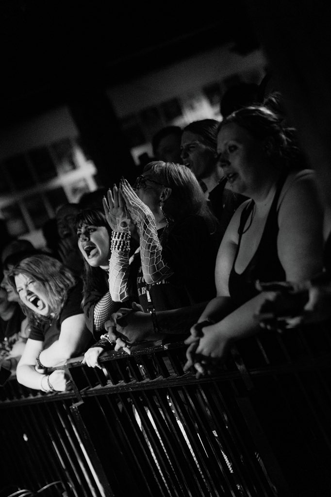 AlphaWolfCVLT's tweet image. Richmond, VA - thank you for the intimate vibes! We needed that more than you know 🖤
2 more shows left of Summer Of Loud
Today - Bristow, VA @ Jiffy Lube Live
Tomorrow - Charlotte, NC @ PNC Music Pavilion
P: @uglivia