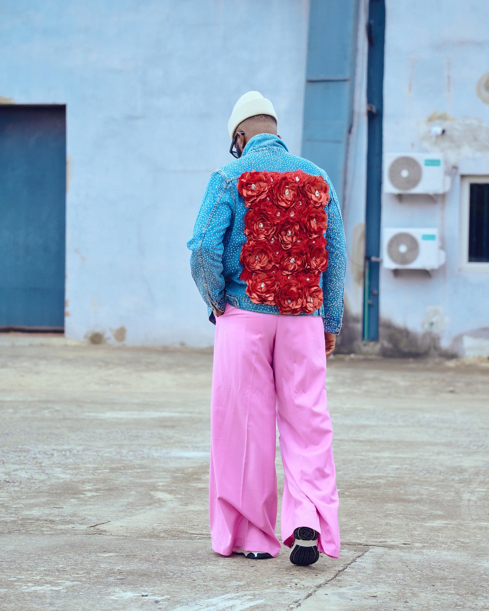 Ebuka's tweet image. It&apos;s #BBNaija launch night 1
Reimagined by ATAFO, inspired by legendary actor, comedian and singer, Nkem Owoh, the one and only Osuofia