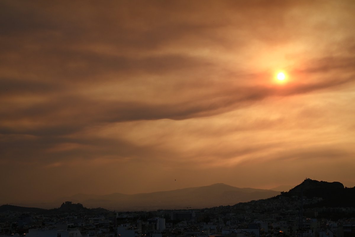 a1ienrat's tweet image. wildfire smoke over athens today.
