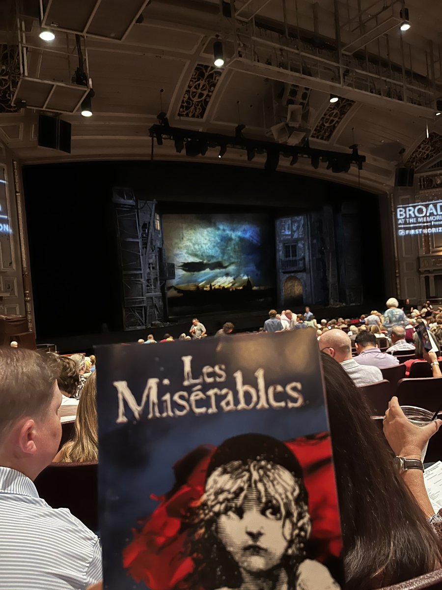 FultonW_'s tweet image. How to spend the last weekend before Fall Camp?
Les Mis with @FultonR_